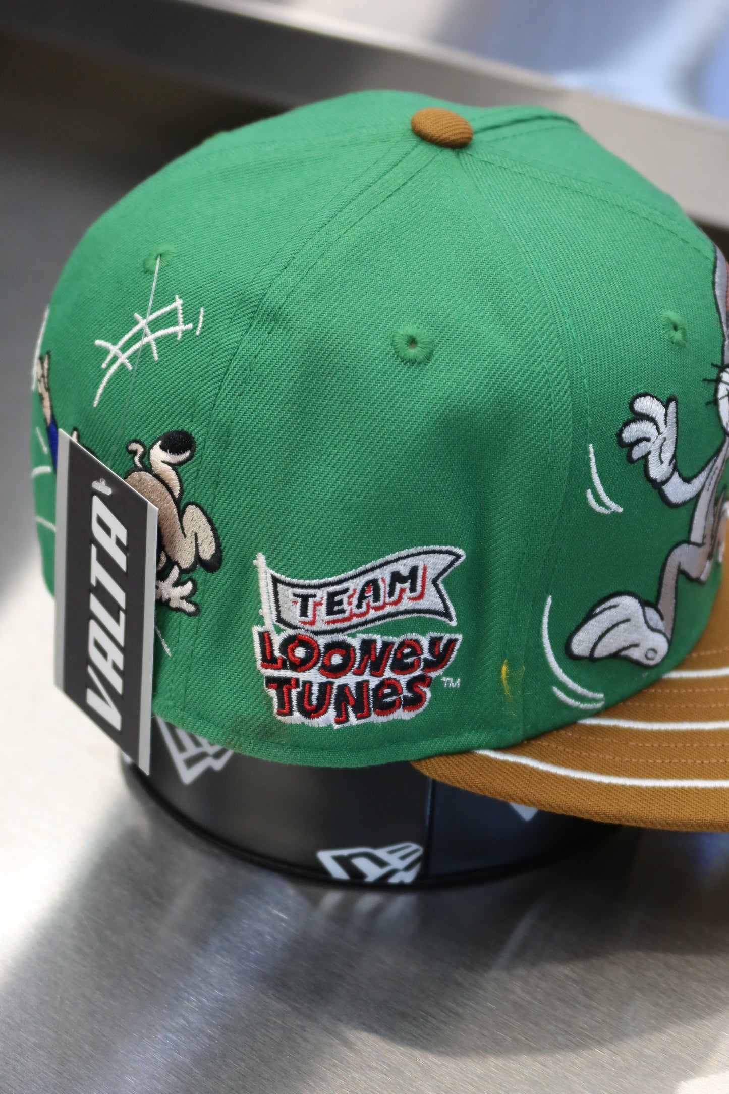 LOONEY TUNES EUROPE EXCLUSIVE GREEN